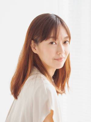 「ウクライナ産ひまわりはちみつ」がアートパッケージで登場。ウクライナ養蜂の復興を願い、現代美術アーティスト荻野夕奈の描くひまわり畑をデザイン【クインビーガーデン】