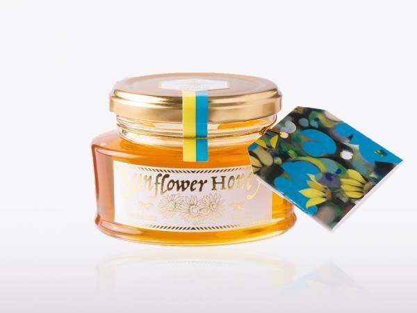「ウクライナ産ひまわりはちみつ」がアートパッケージで登場。ウクライナ養蜂の復興を願い、現代美術アーティスト荻野夕奈の描くひまわり畑をデザイン【クインビーガーデン】