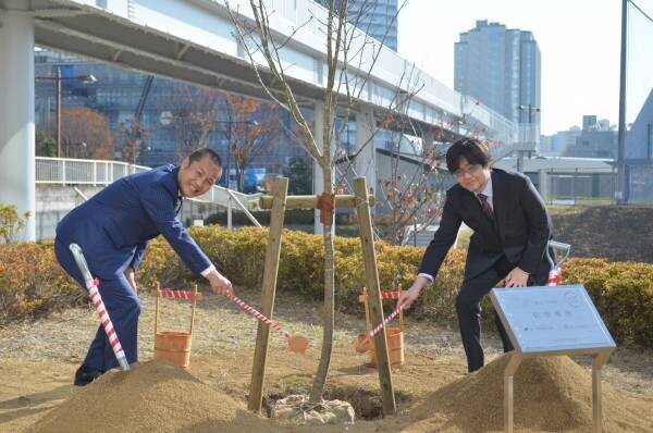 【森ノ宮医療大学】創立15周年を記念してセレッソ大阪を招いた桜の記念植樹を実施