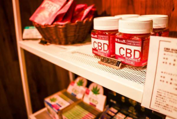 駐車場完備で宇都宮駅から車で8分！日本初のCBDシーシャサロン「Chill Verse 宇都宮」の情報をFindグルメで公開