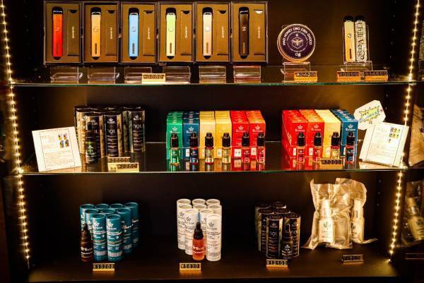 駐車場完備で宇都宮駅から車で8分！日本初のCBDシーシャサロン「Chill Verse 宇都宮」の情報をFindグルメで公開