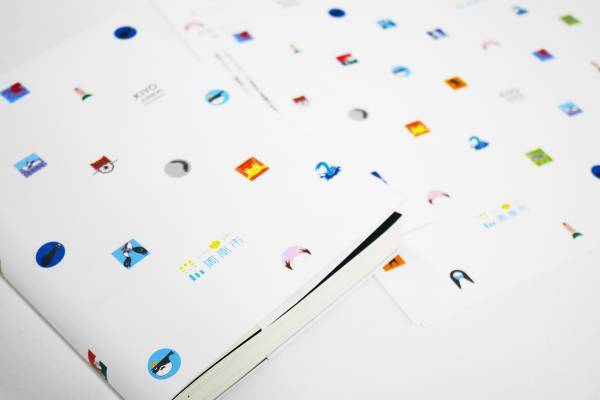 中学生がデザインした市の魅力を集めた「周南市オリジナルブックカバー」が完成。