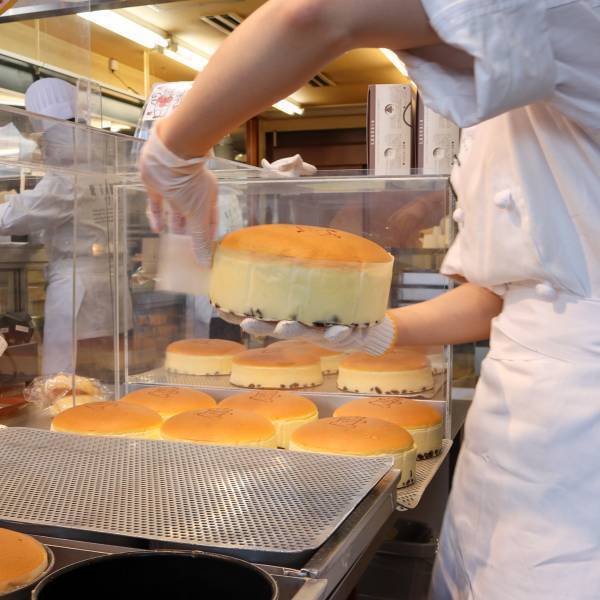 (株)キャブステーションが焼きたてチーズケーキ「りくろーおじさんの店」にドライバー安全教育システム「グッドラーニング！」を提供。なぜ洋菓子専門店がドライバー安全教育システムなのか。