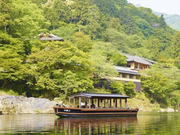 【星のや京都】嵐峡の自然の中で読書に没頭したり空中茶室で抹茶を楽しんだりなど、自分と向き合い気兼ねない時間が過ごせる「奥嵐山の贅沢ひとり旅」提供開始｜期間：2022年8月22日から通年
