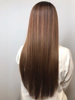 『carin 横浜店』はメンズファンも多数！こだわりの薬剤＆似合わせ技が魅力！情報を駅近ドットコムで公開