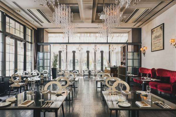 【横浜・大宮】いちご好きに贈る、王道「赤いちご」＆高級「白いちご」の“ツインズ”ご褒美パフェ【ストロベリーパフェwithハーゲンダッツ】白いちごのプレミアムパフェが新登場