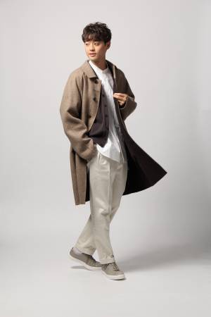 ジャケット感覚で羽織れるダブルフェイスコートを発売　表地と裏地の異なる配色が着こなしのアクセント