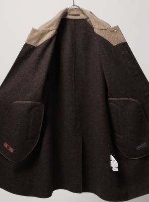 ジャケット感覚で羽織れるダブルフェイスコートを発売　表地と裏地の異なる配色が着こなしのアクセント