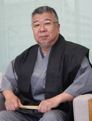 創業150周年の今井書店グループに感謝の表敬訪問　150万部突破「本所おけら長屋」著者がイベントに登場