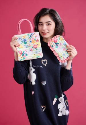 チェスティ、来年の干支「ウサギ」をモチーフにしたアイテムを制作。 12月中旬にニットやネクタイなどがシリーズで登場。