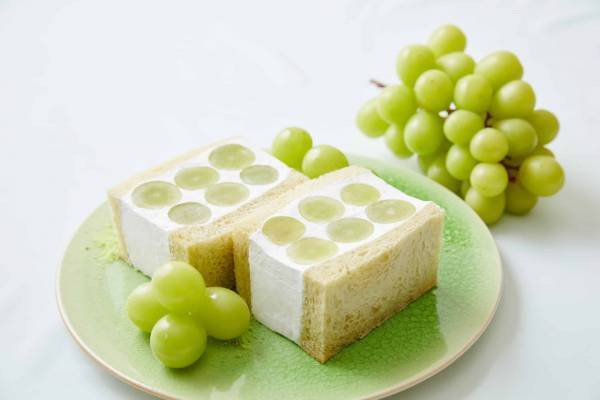 【リゾナーレ八ヶ岳】「シャインマスカットフェア」今年も開催　～約3房使用したメガサイズ「シャインマスカットパフェ」を存分に堪能～｜期間：2022年9月1日～30日