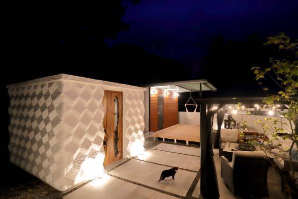 【北海道初！】新冠町にて小学校を美術館に再生したエリアにグランピング施設をOPENしました