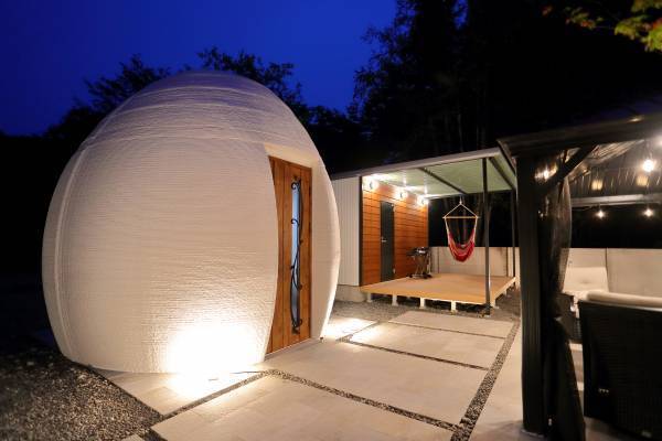 【北海道初！】新冠町にて小学校を美術館に再生したエリアにグランピング施設をOPENしました