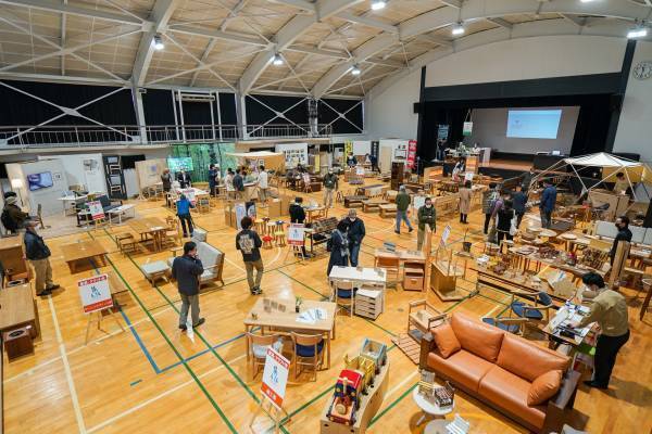 【北海道 東川町】12月3,4日に大規模クリスマスマーケット開催。合計61の家具クラフト、飲食、雑貨のお店が勢ぞろい！