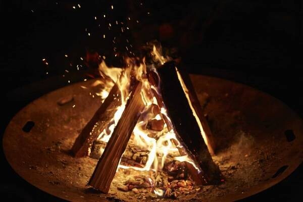 【星のや富士】一日を通じて焚き火の魅力に触れられる「冬グランピング」開催　～五感をテーマに焚き火瞑想や焚き火珈琲などで至福のひとときを過ごす～｜期間：2022年11月26日～2023年2月25日