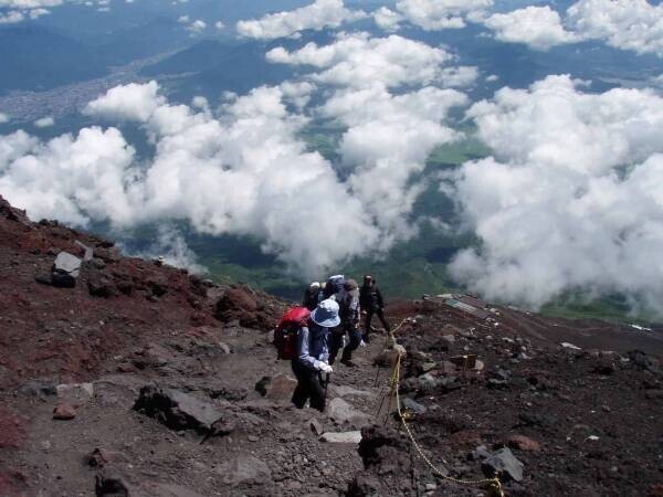 【星のや富士】ラグジュアリーで安全に富士登山！日本一の山を登る「グラマラス富士登山」開催｜日程：2022年8月31日、9月3日、5日、7日（全4回）