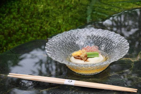 【星のや京都】涼やかな夏の朝に京都の文化人の講話を聴き、そうめんを楽しむ「奥嵐山の暁天（ぎょうてん）講座」開催開催｜期間：2022年7月4日～8月1日の毎週月曜日