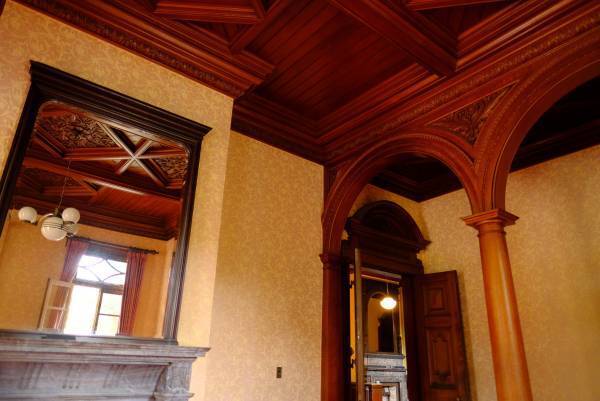 假屋崎省吾氏の花々で彩られる旧岩崎邸を堪能。「旧岩崎邸庭園で堪能する『美』」11月11日(金)～12月4日(日)