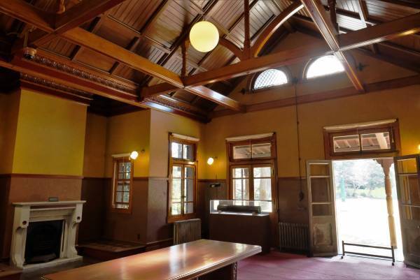 假屋崎省吾氏の花々で彩られる旧岩崎邸を堪能。「旧岩崎邸庭園で堪能する『美』」11月11日(金)～12月4日(日)