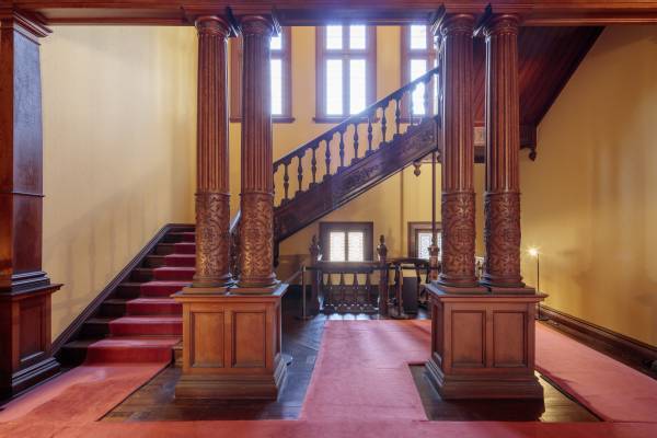 假屋崎省吾氏の花々で彩られる旧岩崎邸を堪能。「旧岩崎邸庭園で堪能する『美』」11月11日(金)～12月4日(日)