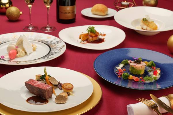 【大宮】おしゃれ空間で過ごす女子会＆ランチ忘年会に！ホワイトクリスマスをイメージしたデザート付ご褒美クリスマスランチ販売