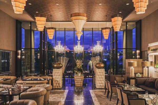 【大宮】おしゃれ空間で過ごす女子会＆ランチ忘年会に！ホワイトクリスマスをイメージしたデザート付ご褒美クリスマスランチ販売