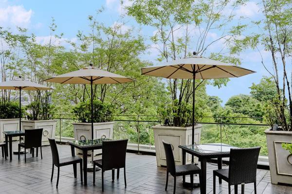 【大宮】おしゃれ空間で過ごす女子会＆ランチ忘年会に！ホワイトクリスマスをイメージしたデザート付ご褒美クリスマスランチ販売