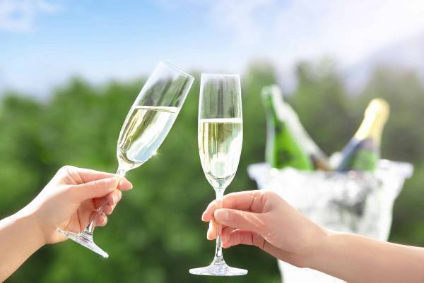 【リゾナーレ八ヶ岳】八ヶ岳や南アルプスを望みながらスパークリングワインを楽しむ「八ヶ岳夕涼みアペロ」を実施｜期間：2022年7月13日〜８月31日