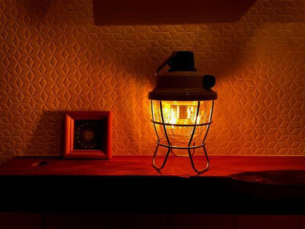 Makuakeで目標金額1380%を達成した「イエでもソトでもあかりを愉しむことに拘ったランタン "レトロパインランタン"」の一般発売を開始。