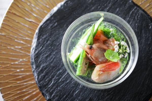 北海道の豊かな自然に育まれた、“タラバガニや鮑、十勝産黒毛和牛”などの絶品食材を鉄板焼で堪能 『北海道の幸 特別コース～大地と海からの贈り物～』販売