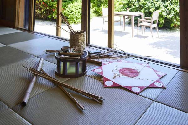 【星のや竹富島】八重山の伝統凧づくりや凧あげを楽しみリフレッシュする「脱デジタル滞在・竹富島 ～伝統凧づくり～」を今冬も実施｜期間：2023年1月24日～2月28日