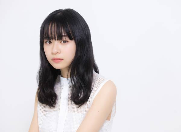 女優の莉子さんが世代を超えた往年のスーツスタイルで登場！ 「洋服の青山」公式InstagramとTikTokで、フレッシャーズ向けプロモーション施策