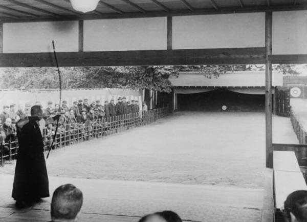 旧芝離宮恩賜庭園「弓道（和弓）の見学会」11月５日（土）、６日（日）