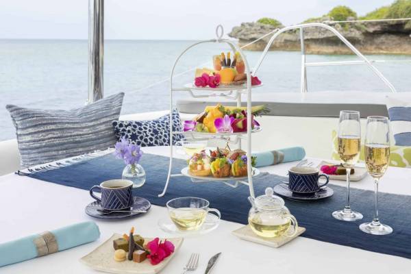 【星のや沖縄】爽快なプライベートクルーズから始まるリゾート滞在「クルーズチェックイン」提供｜開催期間：2022年6月1日～8月31日