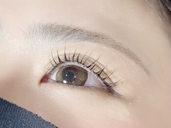 シンプルなデザインも格上の仕上がりに！理想の指先と目元が叶う『Nail&Eyelash JUNX 神戸三宮店』を駅近ドットコムで公開