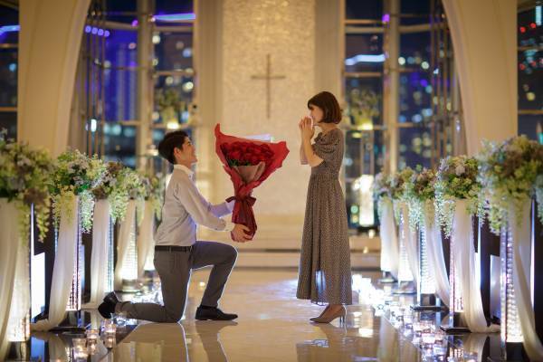 1,000本のバラに囲まれて、彼女が喜ぶバレンタイン＆ホワイトデープロポーズを叶える！海外ドラマのワンシーンのような“理想のプロポーズ”を実現するフラワーオプションが登場