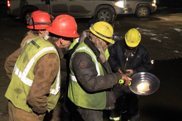 米ディスカバリーチャンネルの人気シリーズ、巨大重機で一か八かの金採掘！ リアリティ番組「ゴールド・ラッシュ～人生最後の一攫千金～」シーズン5 10月11日（火）よる9時～BS12 トゥエルビで放送