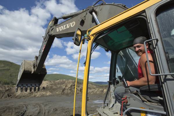 米ディスカバリーチャンネルの人気シリーズ、巨大重機で一か八かの金採掘！ リアリティ番組「ゴールド・ラッシュ～人生最後の一攫千金～」シーズン5 10月11日（火）よる9時～BS12 トゥエルビで放送