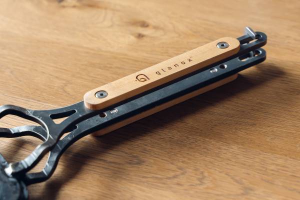 Makuakeにて12/27より、機能性とデザインにこだわった、感動的に美味しいホットサンドメーカー「黒皮極鉄プロサンド/ハーフ」の先行予約受付を開始。