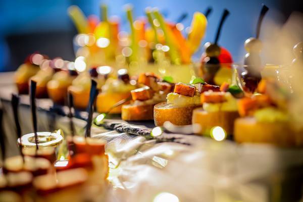 【大阪・心斎橋】煌びやかな会場や心地よいガーデンで楽しむ‟夜カフェ”がオープン！ 『Glitter Night Café&Beer』夏季限定開催