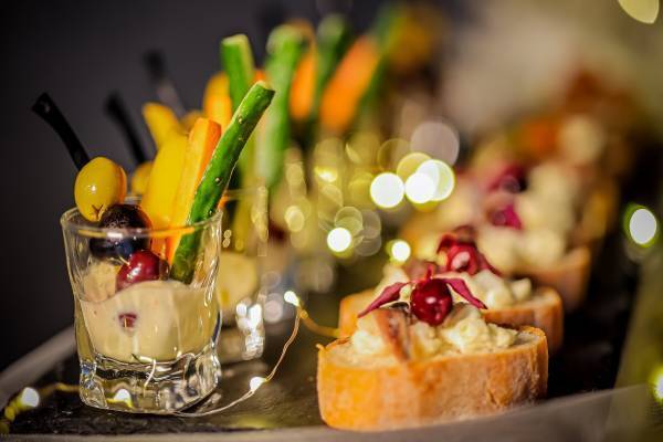 【大阪・心斎橋】煌びやかな会場や心地よいガーデンで楽しむ‟夜カフェ”がオープン！ 『Glitter Night Café&Beer』夏季限定開催