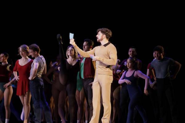 『コーラスライン』来日公演が4年ぶりに開幕！初日レポート！初演キャストであり演出振付を担当するバーヨーク・リーが語る。