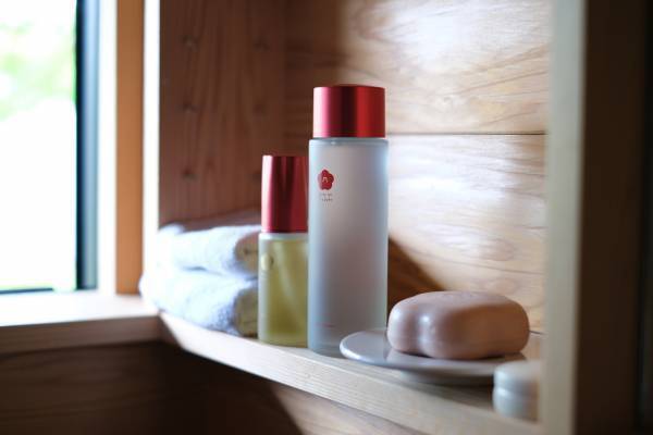 〈五島の椿×UCHINO〉 母の日に向けて特別なギフトセット予約販売を開始