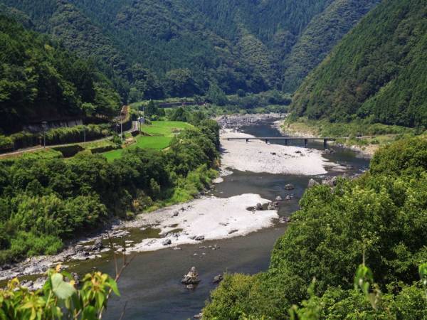 【高知県四万十町】株式会社良品計画と包括連携協定を締結し、まちの課題解決に取り組みます！