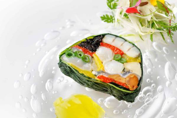 【リゾナーレトマム】メインダイニング「OTTO SETTE TOMAMU」、エゾ鹿肉やカニなどふんだんに使用した秋限定のディナーコースを提供開始｜期間：2022年9月1日～2022年10月31日