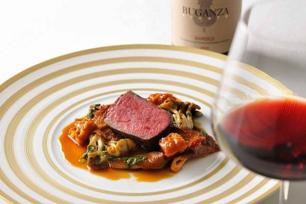 【リゾナーレトマム】メインダイニング「OTTO SETTE TOMAMU」、エゾ鹿肉やカニなどふんだんに使用した秋限定のディナーコースを提供開始｜期間：2022年9月1日～2022年10月31日