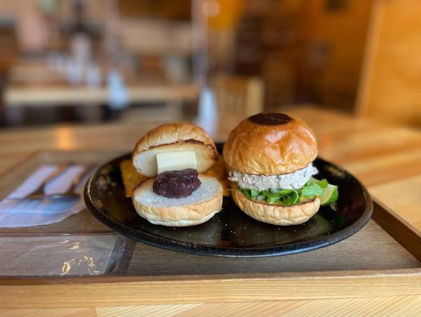 【スライダーで勝負】ミニハンバーガー専門店!岩槻に「喫茶kurukuru」がオープン!!
