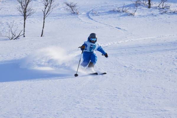 【星野リゾート】旅行をしながらみるみるうちに上達！ 星野リゾート式スキーレッスン「雪ッズ70」を実施 ～3施設にスキーデビュー専用エリアが登場します～｜ 期間：リゾナーレトマム 2022年12月1日～2023年3月31日／アルツ磐梯 2022年12月23日～2023年3月26日／リゾナーレ八ヶ岳 2022年12月19日～2023年3月24日