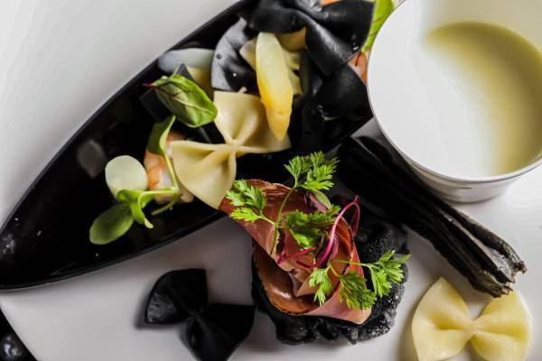 新浦安で初開催！乙女心くすぐる“モノクロ×ガーリー”スイーツ『クラシカルレディーアフタヌーンティー』