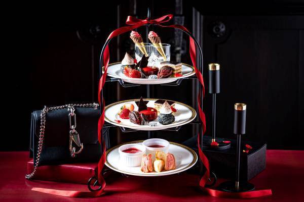 ハイブラのような、高級感溢れるエレガントスイーツに心ときめく  『クラシカルレディーのストロベリーアフタヌーンティー』 期間限定販売